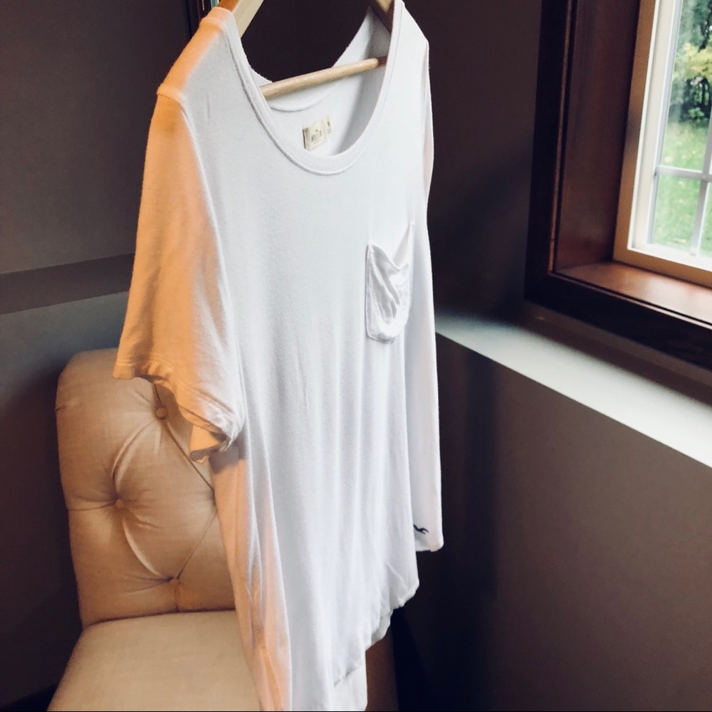Hollister• white pocket tee• medium